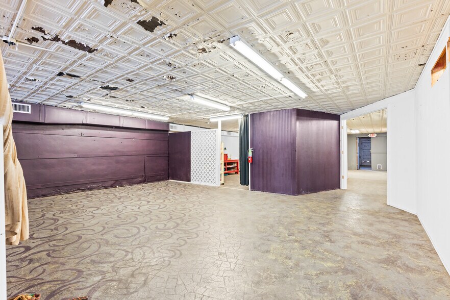 More Photos Of 207 E Elm St, Hillsboro Storefront Retail Residential For Sale