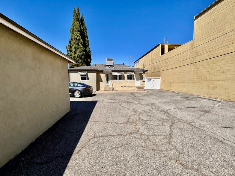 More Photos Of 14436 Whittier Blvd, Whittier General Retail For Sale