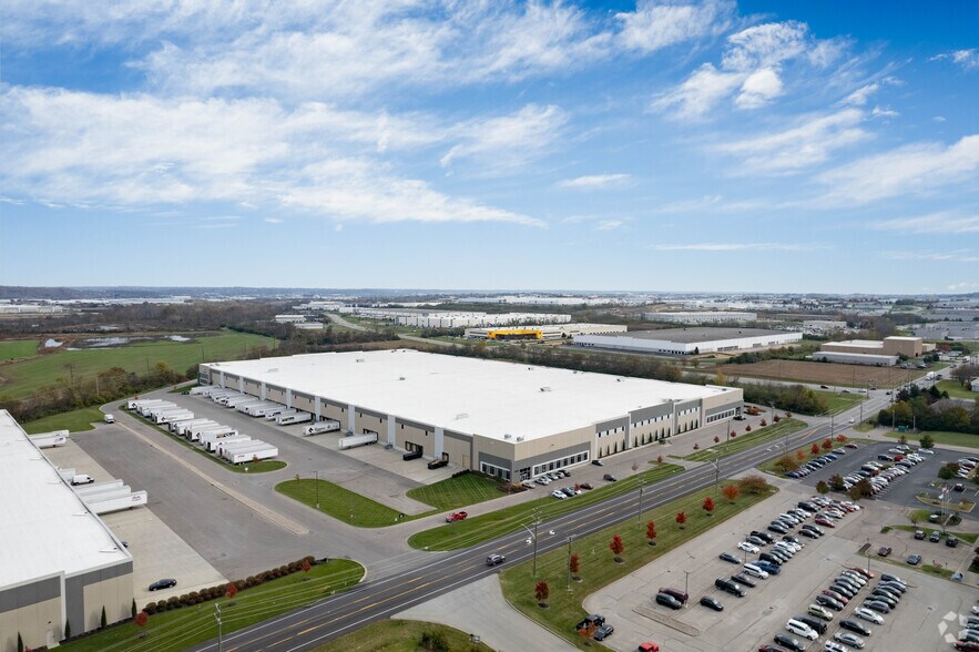 More Photos Of 8580 Seward Rd, Fairfield Distribution For Lease