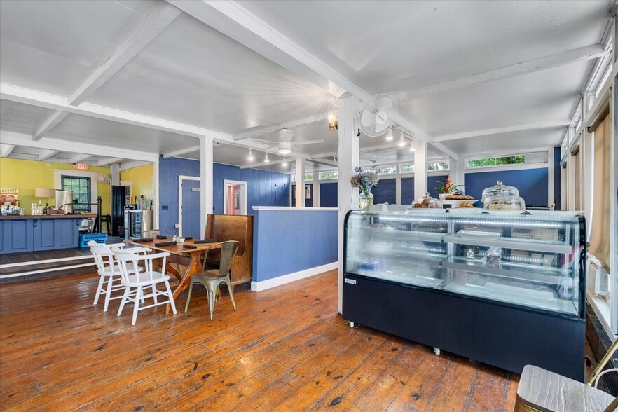 More Photos Of 70 Main St, Wellfleet Hotel For Sale