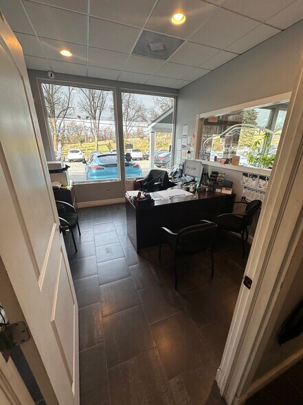 More Photos Of 2425 Herr St, Harrisburg Auto Repair For Sale