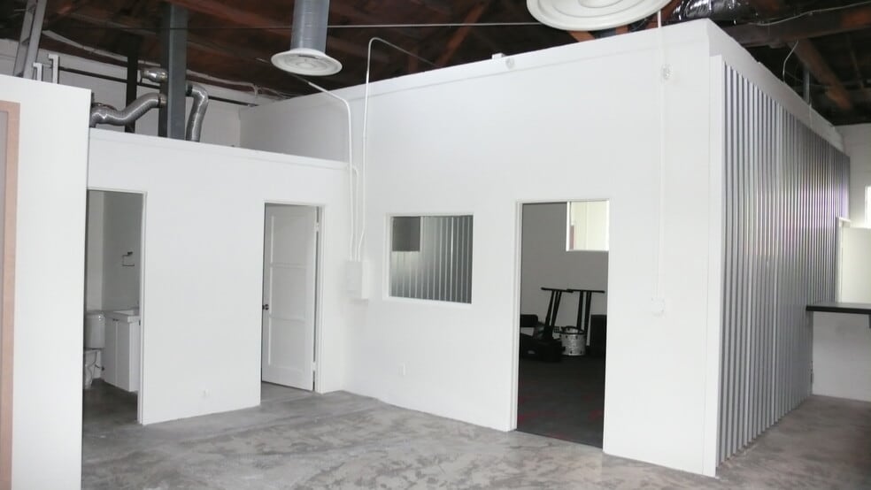 More Photos Of 6600-6610 Lexington Ave, Los Angeles Loft Creative Space For Sale
