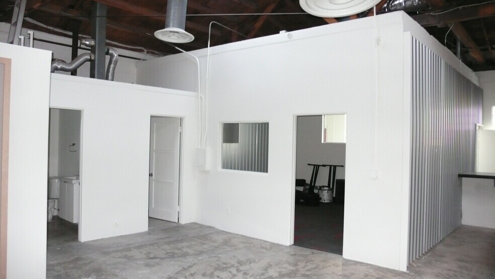 More Photos Of 6600 Lexington Ave, Los Angeles Loft Creative Space For Sale