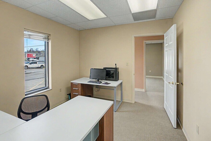 More Photos Of 2737 E Jackson Blvd, Jackson Medical For Lease