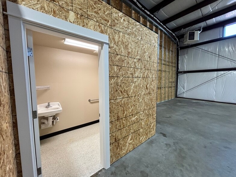 More Photos Of 1937 Pacific Ct SE, Stayton Industrial For Lease