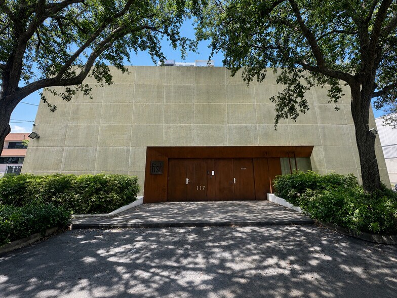 More Photos Of 117 NE 2nd St, Fort Lauderdale Office For Lease