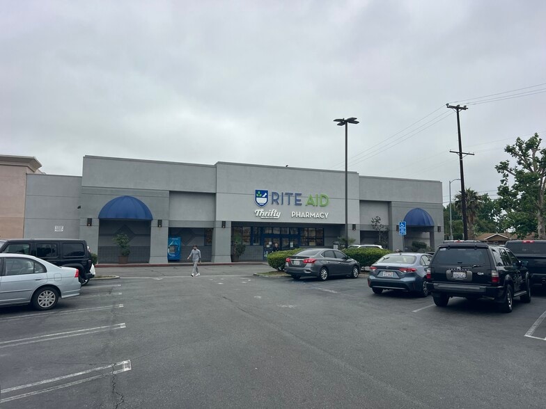 More Photos Of 17200-17288 Saticoy St, Van Nuys Unknown For Lease