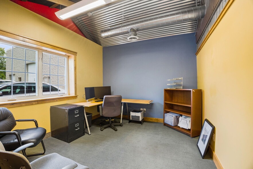 More Photos Of 62 Hamel Rd, Hamel Office For Lease