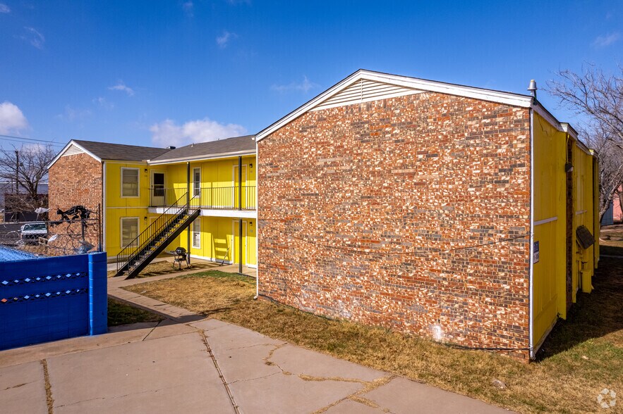 Primary Photo Of 222 N Dixie Blvd, Odessa Apartments For Sale