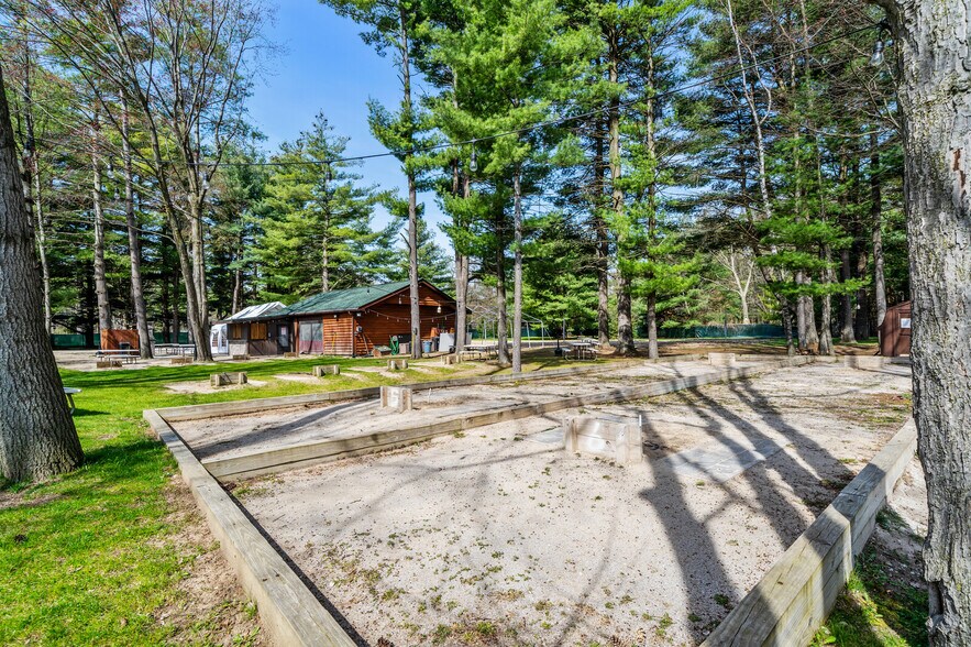 More Photos Of 8826 Gratiot Ave, Columbus Restaurant For Sale