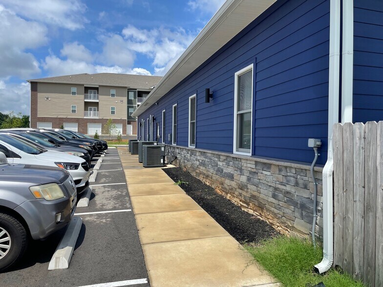 More Photos Of 840 Professional Park Dr, Clarksville Office For Lease