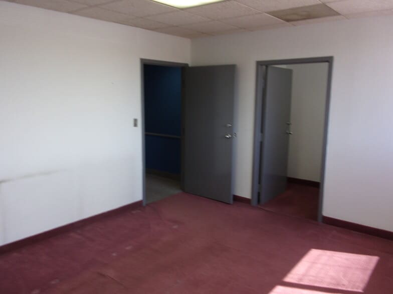 More Photos Of 114 Oakgrove Rd, Sterling Warehouse For Sale