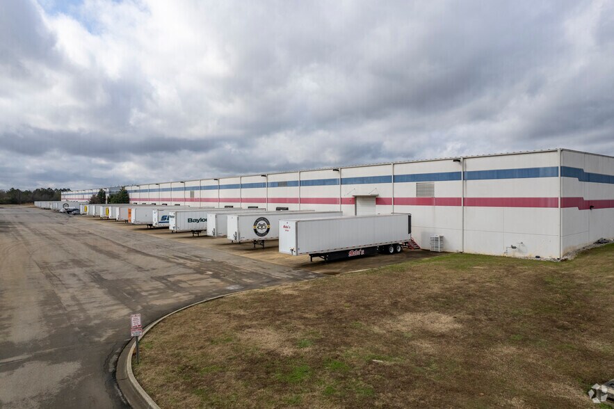 More Photos Of 1532 Midfield Industrial Blvd, Birmingham Distribution For Sale