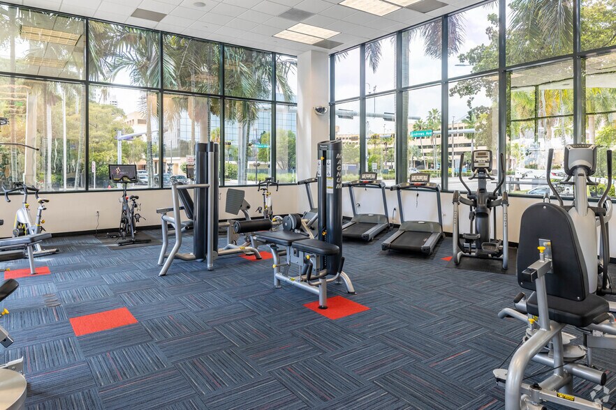 More Photos Of 1 E Broward Blvd, Fort Lauderdale Office Residential For Lease