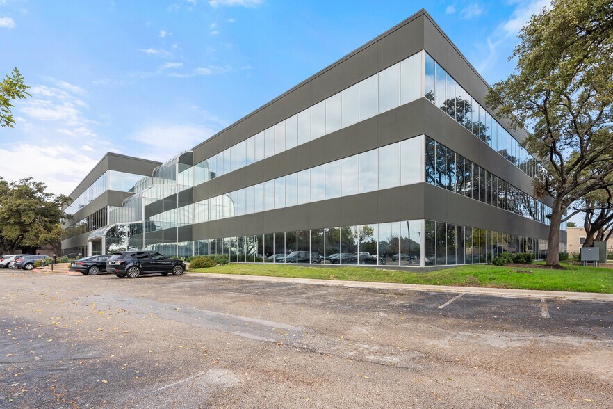 More Photos Of 1033 La Posada Dr, Austin Office For Lease