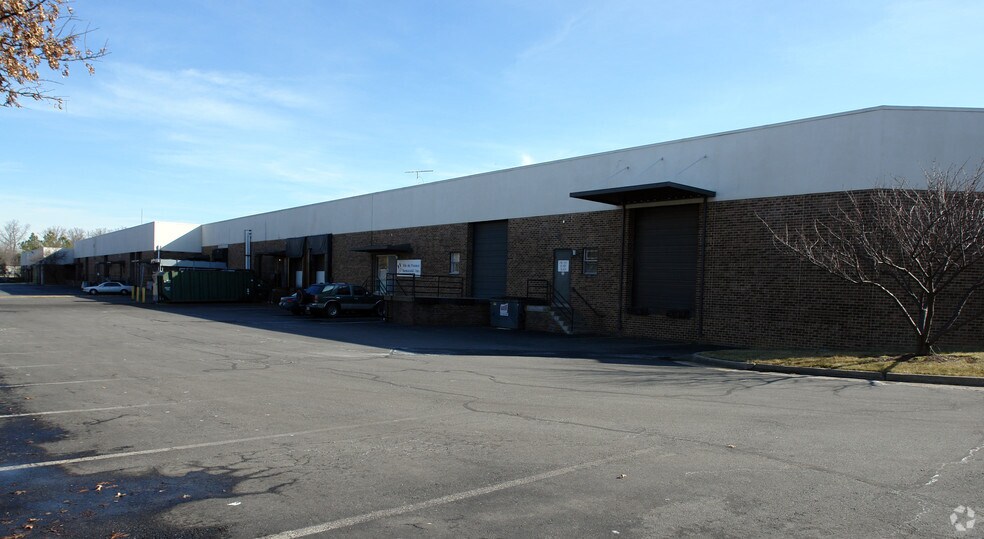 More Photos Of 8520-8528 Tyco Rd, Vienna Warehouse For Lease