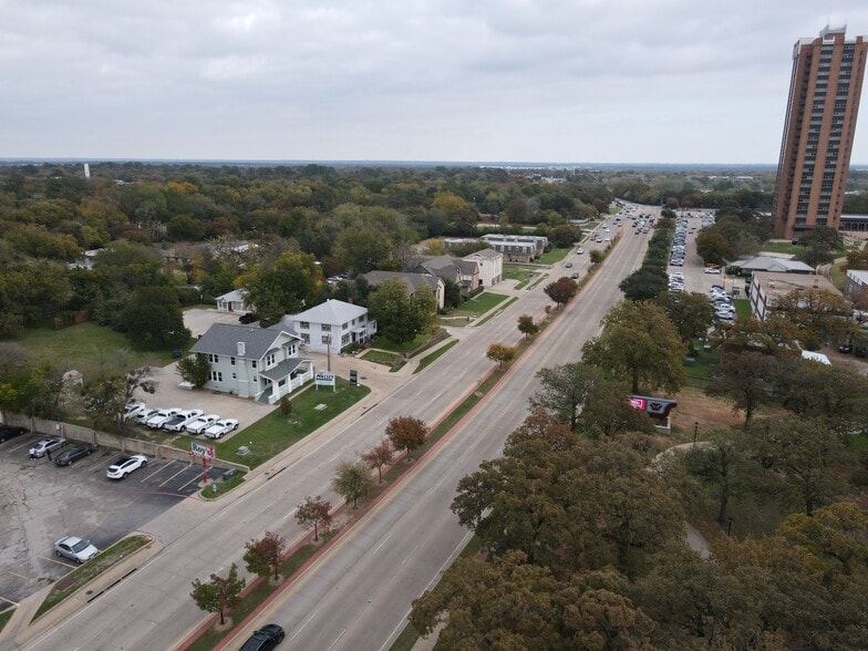 More Photos Of 209 E University Dr, Denton Medical For Lease