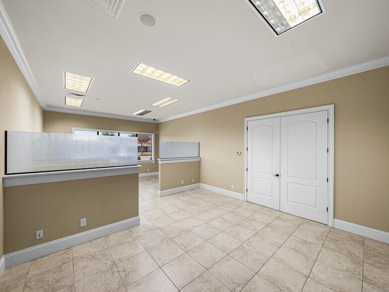 More Photos Of 1820 E Edgewood Dr, Lakeland Medical For Sale