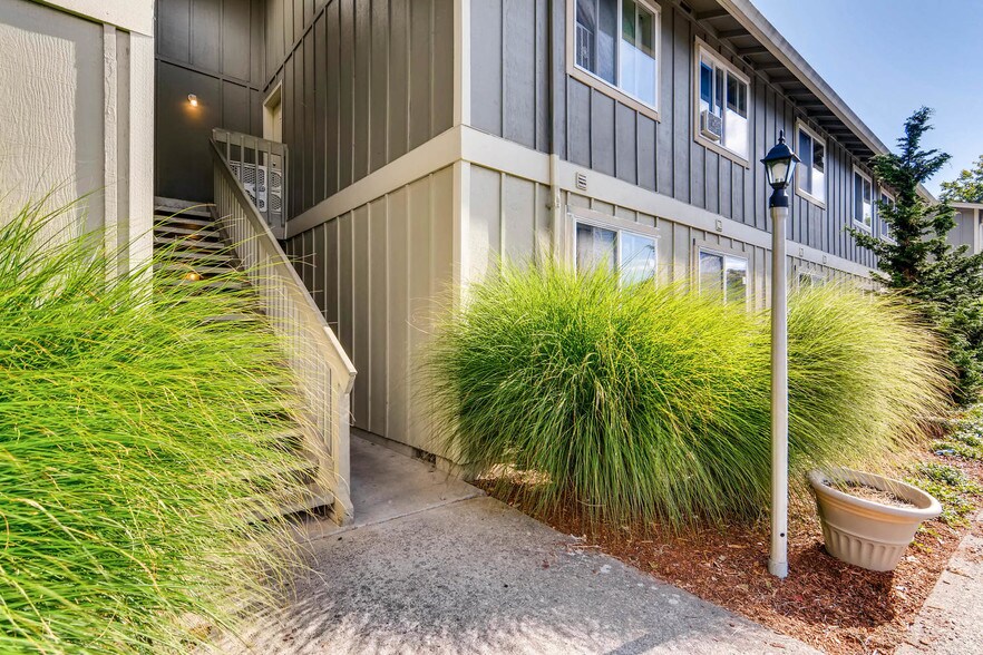 More Photos Of 2628 NE Red Sunset Dr, Gresham Apartments For Sale