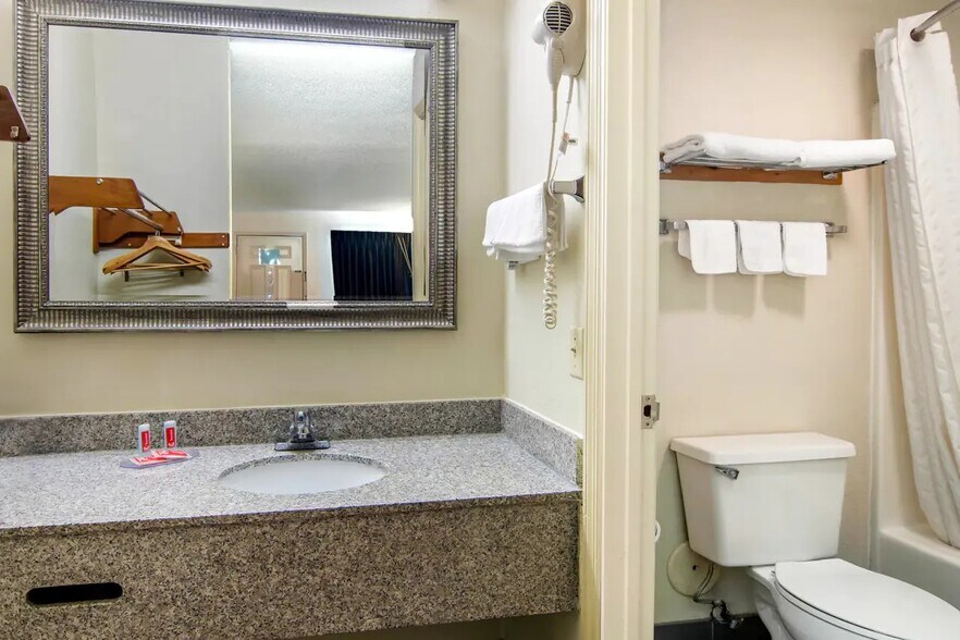 More Photos Of 2120 Lafayette Rd, Fort Oglethorpe Hotel For Sale