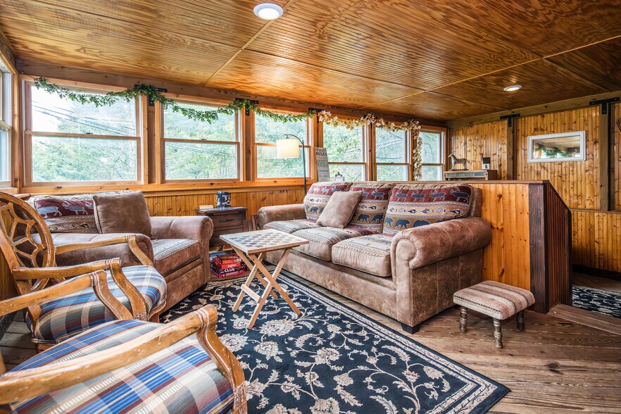 More Photos Of 78 Cream Hill Rd, Mendon Hospitality For Sale