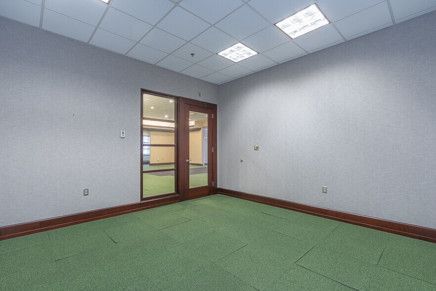 More Photos Of 129 N Main St, Anderson Office For Lease