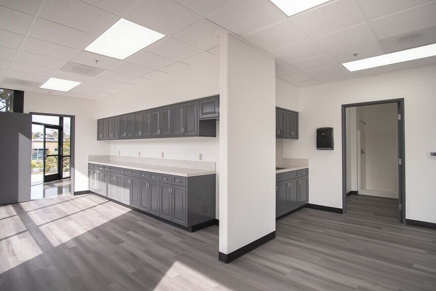 More Photos Of 2320 Cousteau Ct, Vista Light Manufacturing For Sale