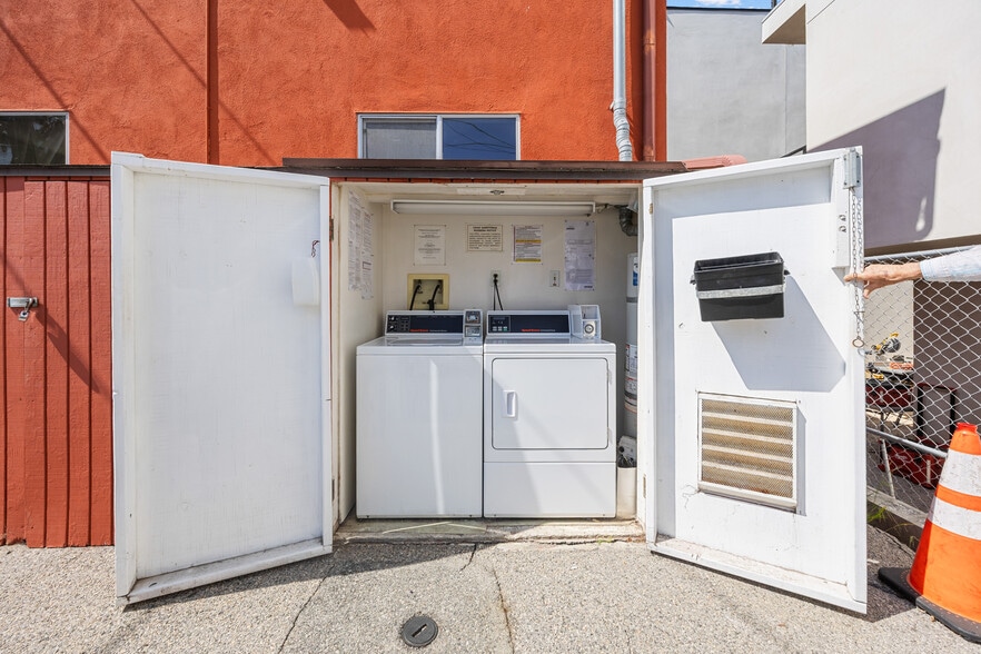 More Photos Of 502 Westminster ave, Venice Apartments For Sale