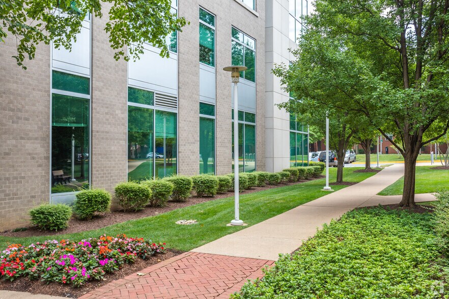 More Photos Of 2900 S Quincy St, Arlington Office For Sale