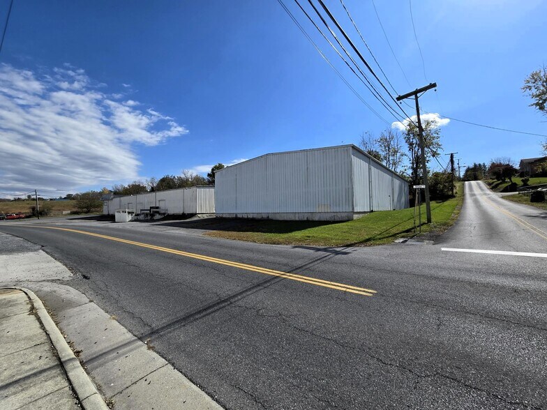 More Photos Of 302 Deadmore SE st, Abingdon Industrial For Sale