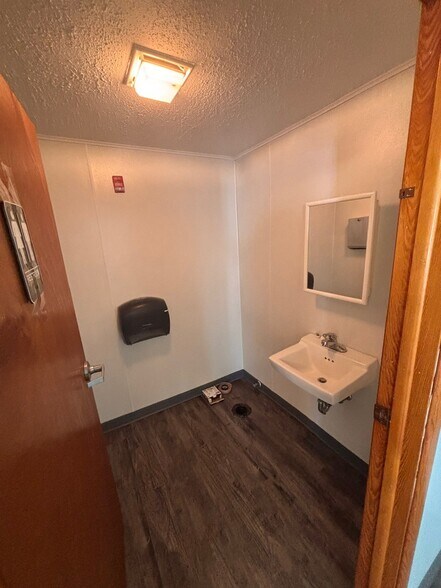 More Photos Of 6263 Taft Rd, Syracuse Warehouse For Lease