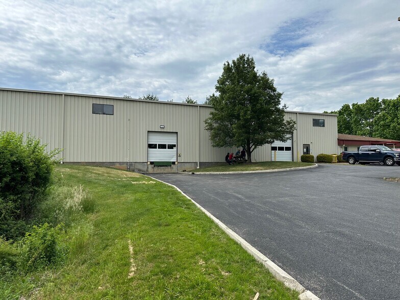More Photos Of 3160 State St, Blacksburg Manufacturing For Lease