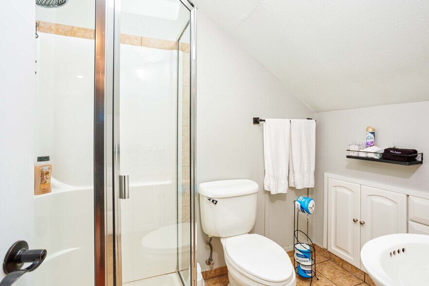 More Photos Of 4124 N Mississippi Ave, Portland Flex For Lease