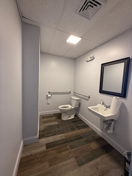More Photos Of 1295 River St, Hyde Park Office Residential For Sale