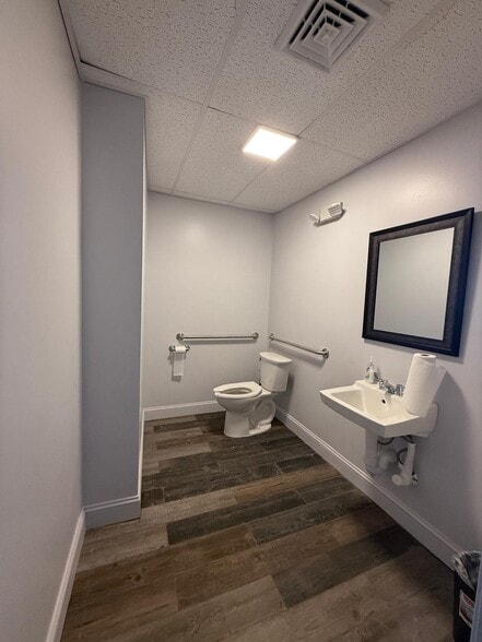 More Photos Of 1295 River St, Hyde Park Flex For Sale