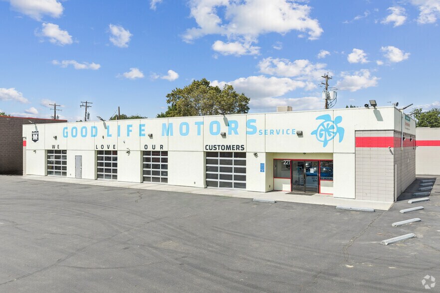 More Photos Of 221 11th Ave N, Nampa Auto Repair For Sale