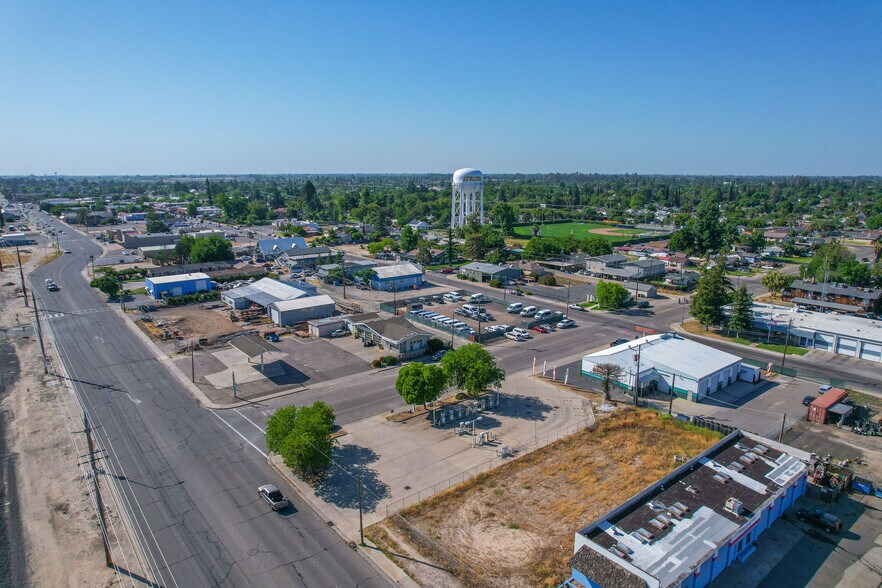 More Photos Of 695 Atwater Blvd, Atwater General Retail For Sale