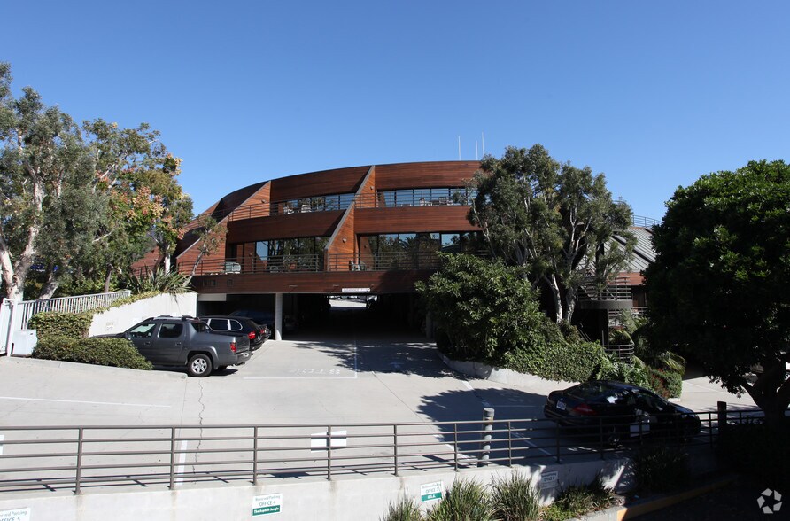 More Photos Of 29160 Heathercliff Rd, Malibu Office For Lease