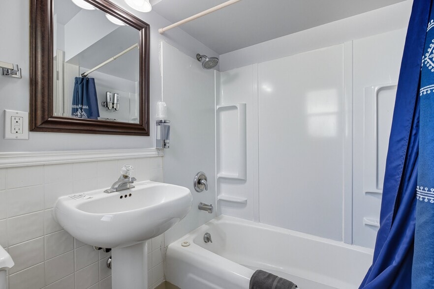 More Photos Of 615 S Main St, Colfax Hotel For Sale