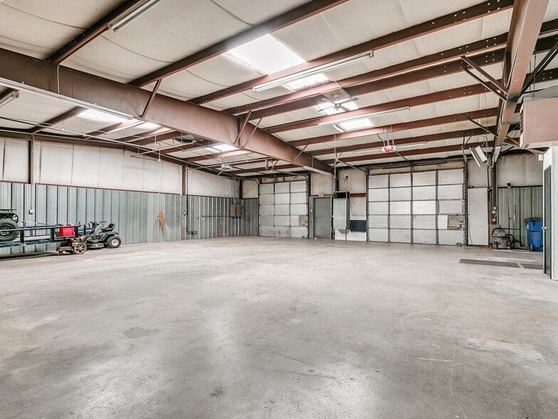 More Photos Of 1608 E State Highway 152, Mustang Warehouse For Sale
