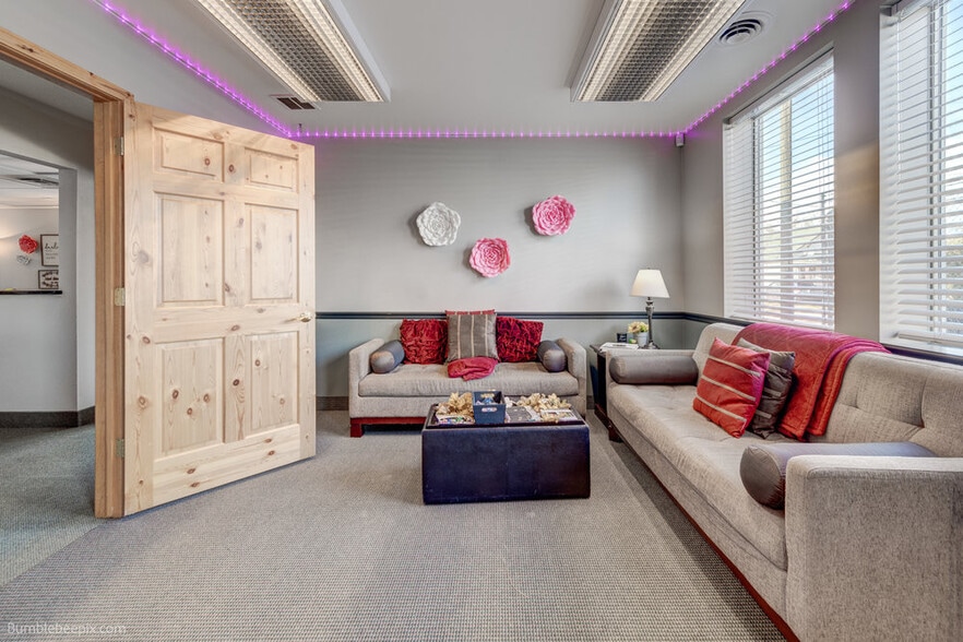 More Photos Of 104-106 N Hutchinson Rd, Spokane Valley Flex For Sale