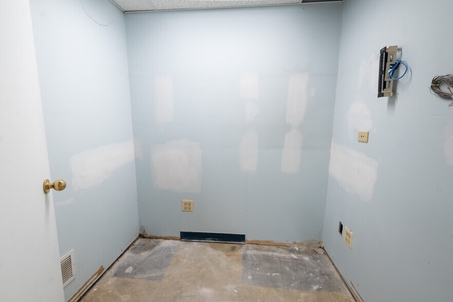 More Photos Of 6600 W College Dr, Palos Heights Medical For Sale