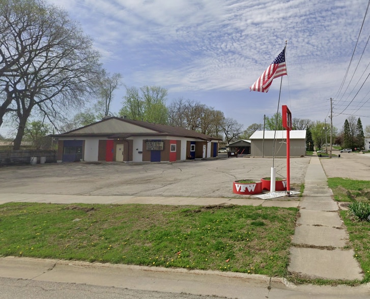 Primary Photo Of 1406 Commercial St, Waterloo Bar For Sale