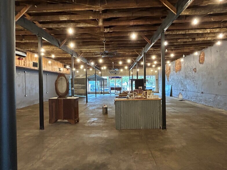 More Photos Of 105 S Main St, Quitman Storefront Retail Office For Sale