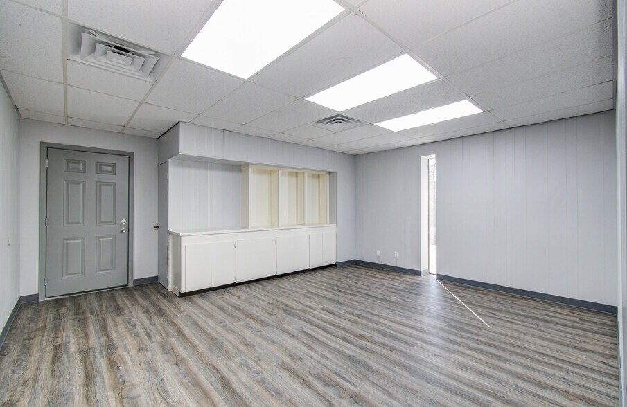 More Photos Of 8730 Ley Rd, Houston Warehouse For Lease