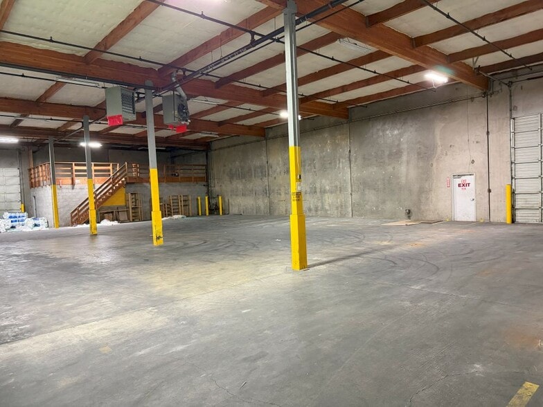 More Photos Of 6789 SW 111th Ave, Beaverton Warehouse For Lease