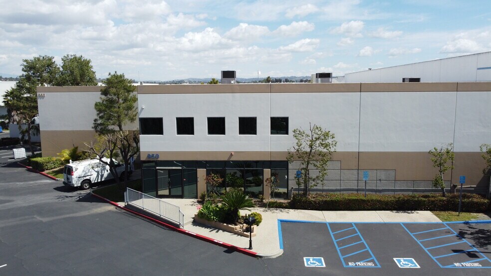 More Photos Of 950 S Hatcher Ave, City of Industry Distribution For Lease
