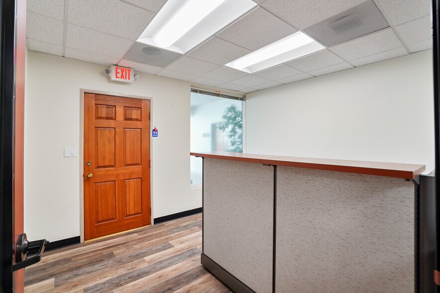 More Photos Of 30423 Canwood St, Agoura Hills Office For Sale