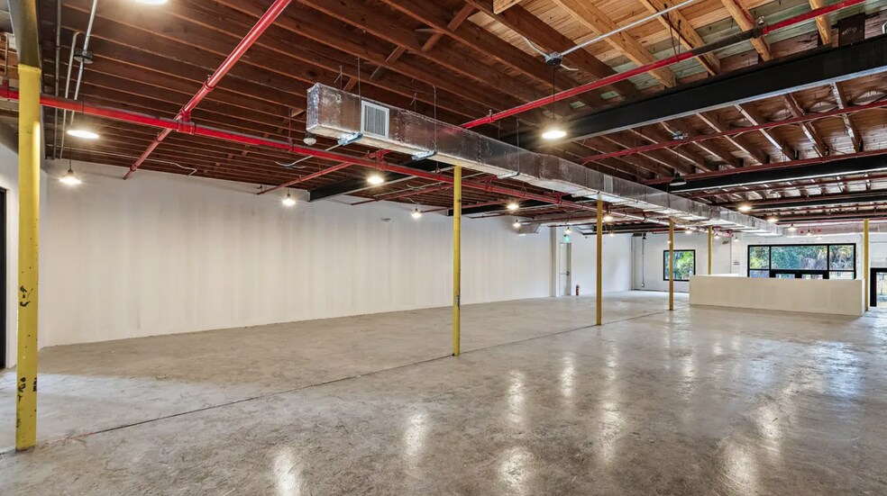 More Photos Of 2606 Fairfield Ave S, Saint Petersburg Light Manufacturing For Lease