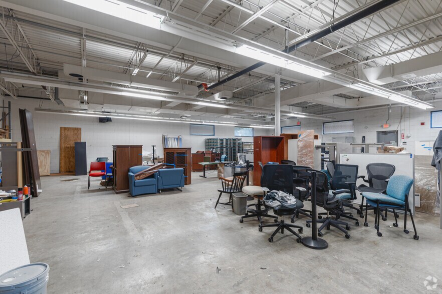 More Photos Of 800 Barksdale Rd, Newark Office For Sale